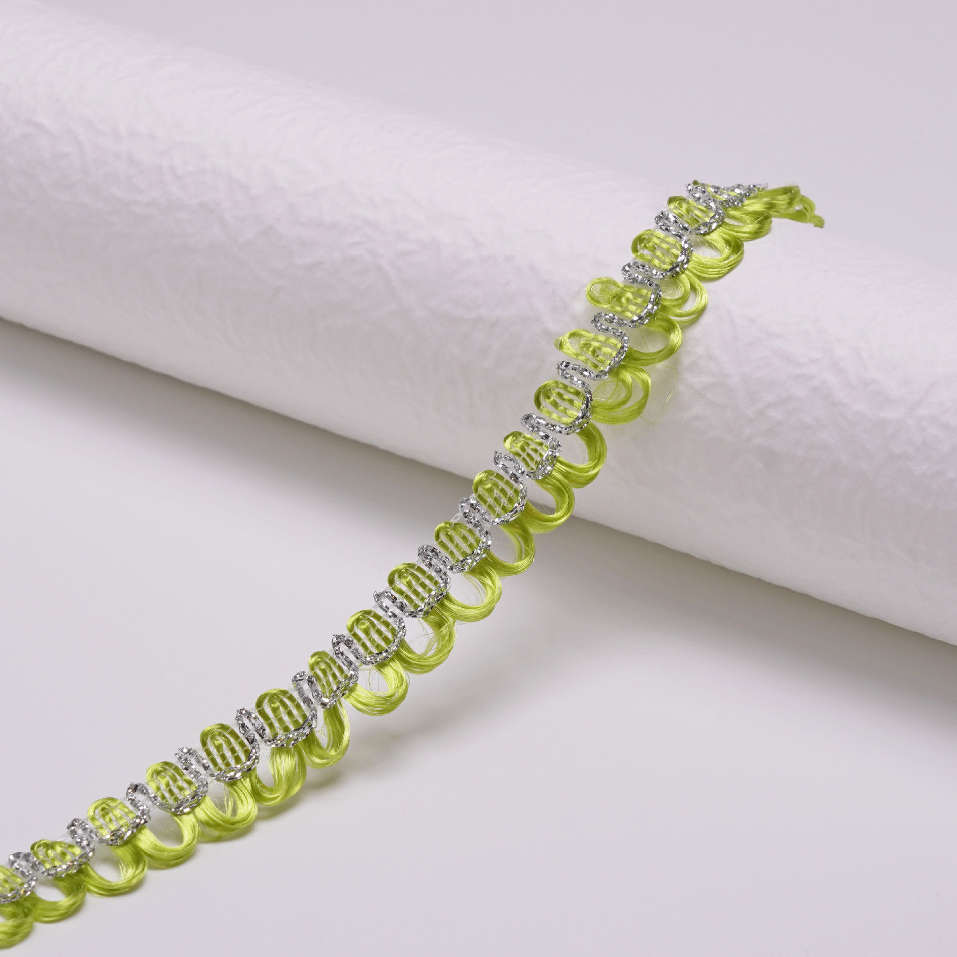 Suministro de stock directo de fábrica de 1cm de color dorado y plateado borde ondulado encaje ropa accesorios