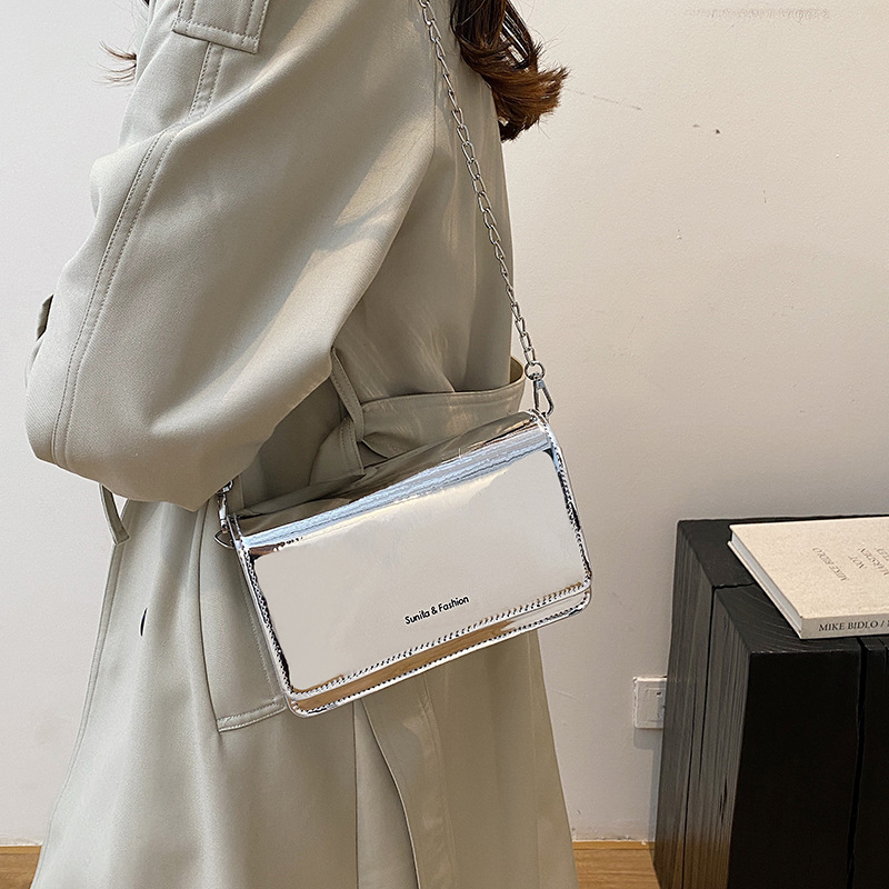 Bolsos pequeños de cadena, bolsos de mujer, 2024 nuevo bolso de mensajero de moda de alta gama, bolso de nicho de todo fósforo para estudiantes de verano