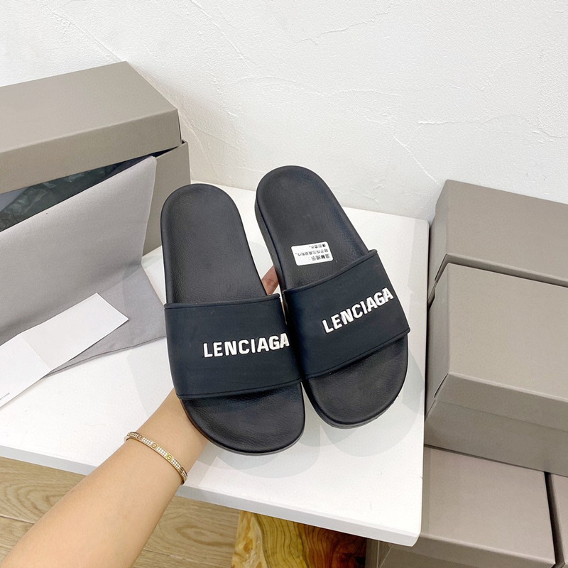 2023 New Paris Letter Men's and Women's Slippers Non-Slip Wear-Resistant Beach One-Line Couple Casual Outerwear Sandals