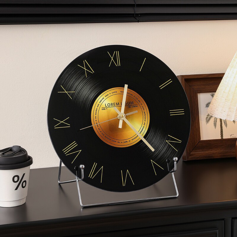Medieval-Style Retro Vinyl Record Desktop Clock Ornaments for the Living Room, Italian Minimalist Creative High-End Decorative Table Clock