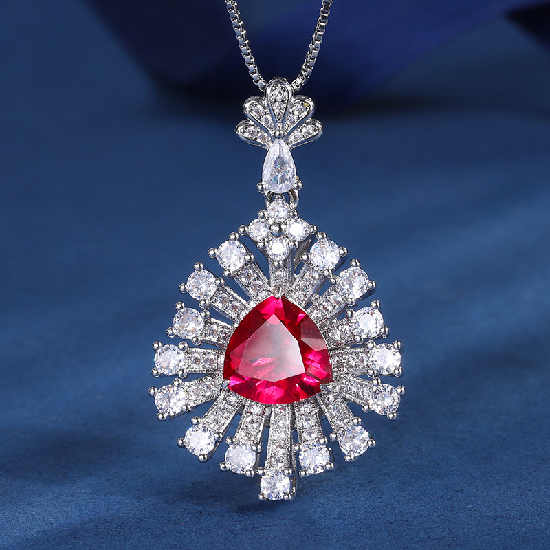 Zhuang sheng joyería europea y americana retro simulación colorido tesoro grasa triángulo hueco con incrustaciones de temperamento colgante collar 10*10