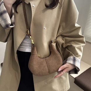 Suede handheld demi-season underarm bag, moon-shaped lamp, high-quality style