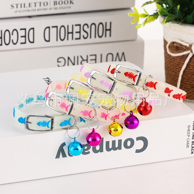 Nuevo collar de silicona fluorescente para gatos perros perros collar de luces nocturnas para viajar por la noche a prueba de pérdida de fabricantes en stock