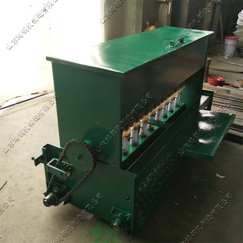 草坪草籽播种机 拖拉机牵引式草籽播种设备 草皮苜蓿种植机