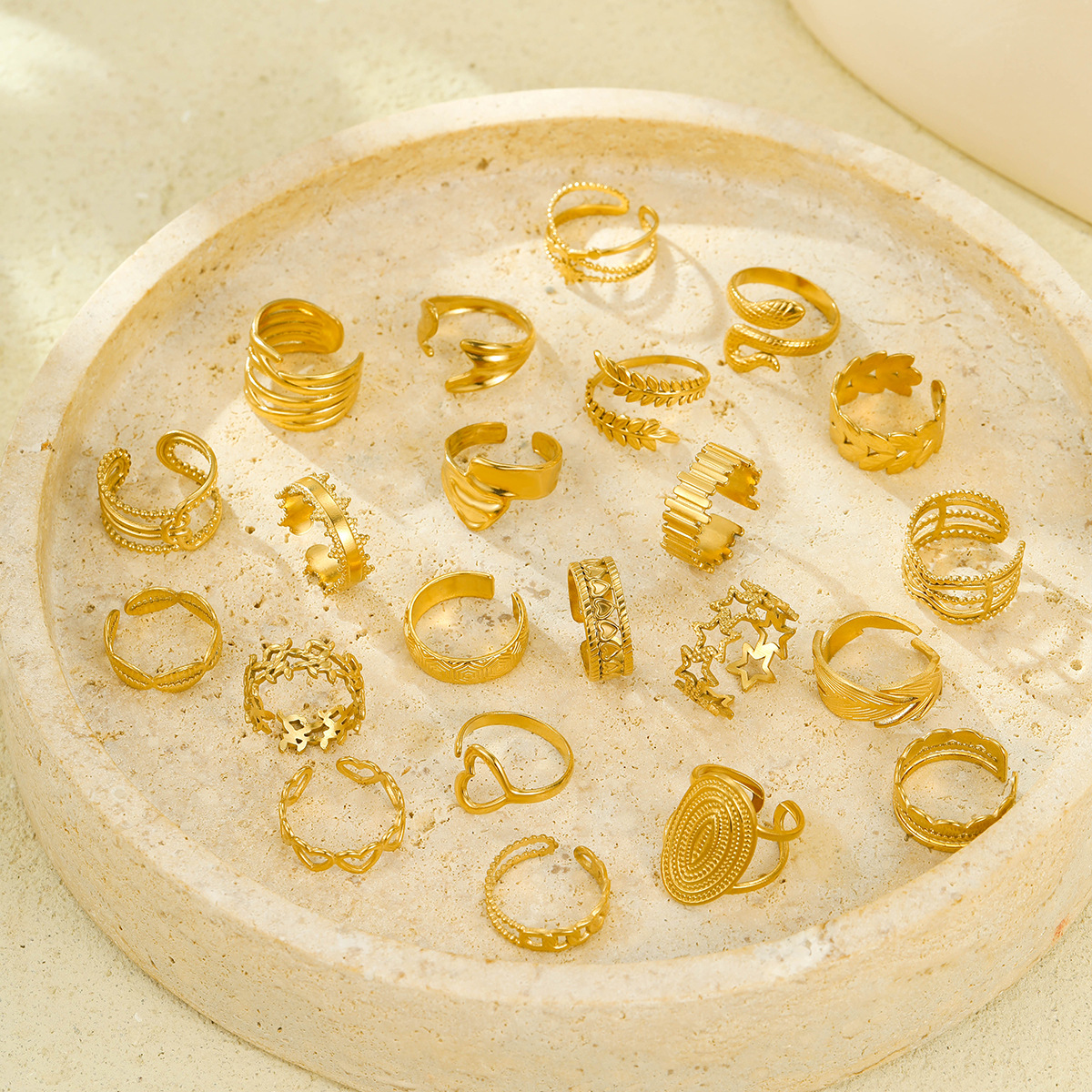 Anello di design scintillante per donna, elegante e comodo_voghion.com