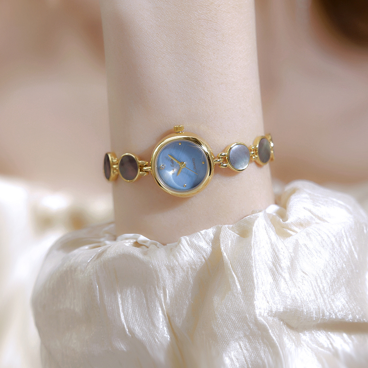60g Weight Tempered Glass Mirror Material Fine Steel Strap Material Watch Classification Pointer Display Type Jewelry Buckle Buckle Style Round Dial Shape Holiday, Daily Occasion Quartz Movement Solid Color Pattern All Seasons Season Women's Gender Casual, Classic Style Style Casual Classic Style Solid Color Jewelry Buckle Quartz Watch 5
