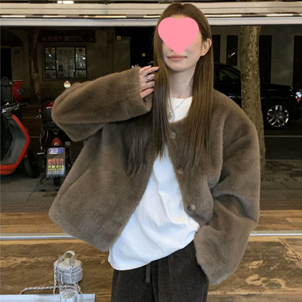 다크 브라운 모조 모피 모피 코트 여자 겨울 2024 새로운 두꺼운 따뜻한 고급 모피 원피스 코튼 코트
