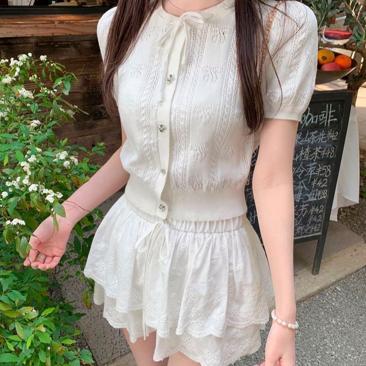 High-End Gentle Round Neck Bow Short-Sleeved Knitwear for Women with Niche Design, Sweet and Age-Reducing Slimming Look Top