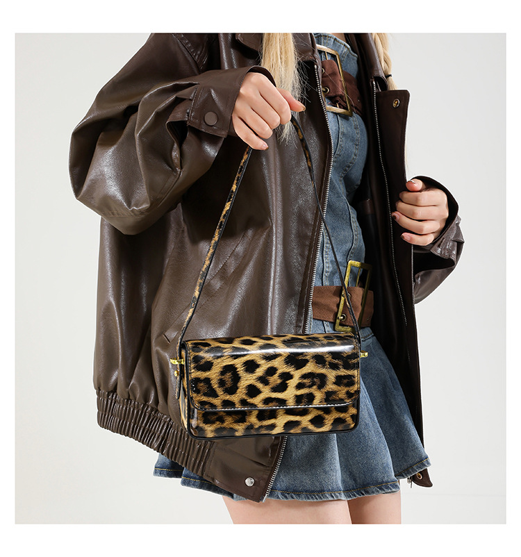 The 2024 new Korean-style fashionable leopard print individual women's single-shoulder crossbody underarm bag is now available. This year, simplicity is in vogue undefined