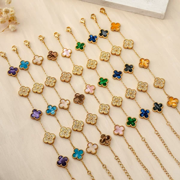 Stainless steel jewelry, four-leaf clover jewelry, women's diamond-encrusted bracelet, hand accessory, gift for Qixi Festival, exclusively for cross-border sales