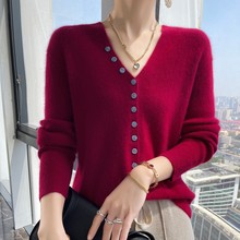 V领时尚纽扣羊绒衫女套头毛衣秋冬抽条显瘦百搭2025羊毛针织打底