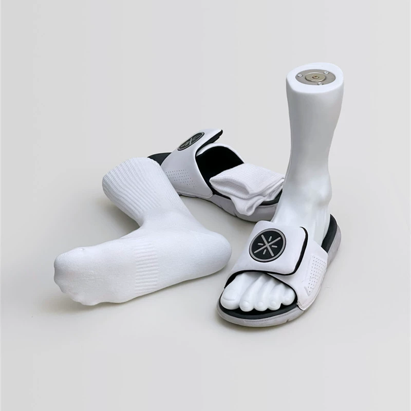 Plastic short stand, socks, lifelike mannequin head