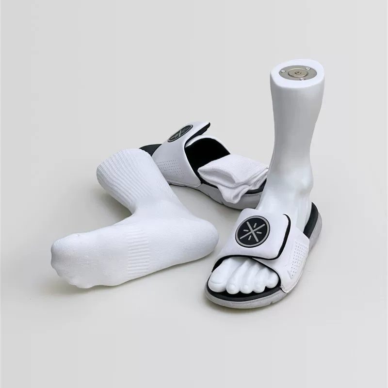 Plastic short stand, socks, lifelike mannequin head