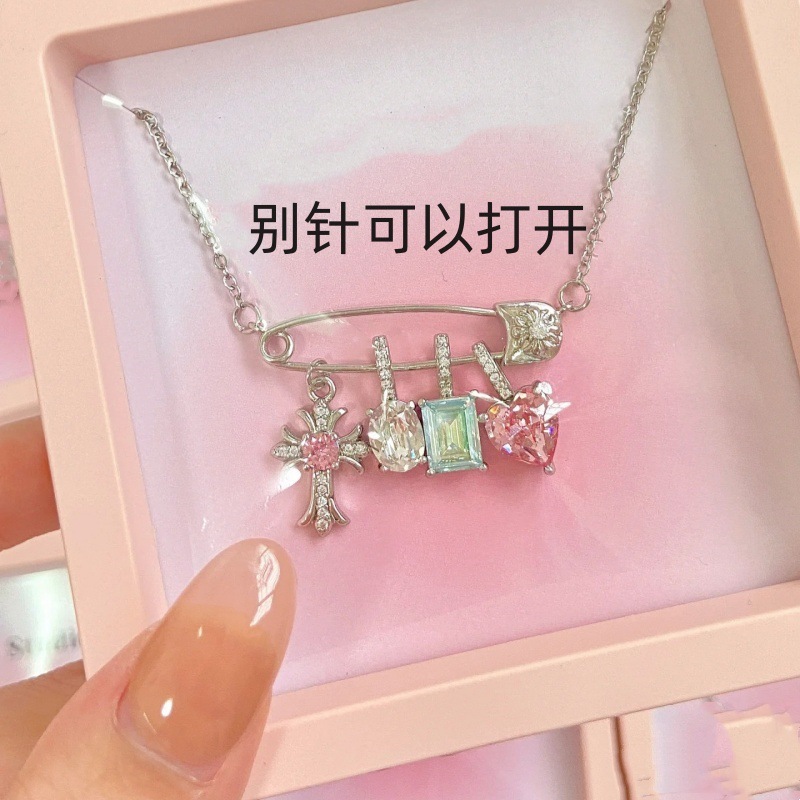 Small design necklace with zircon