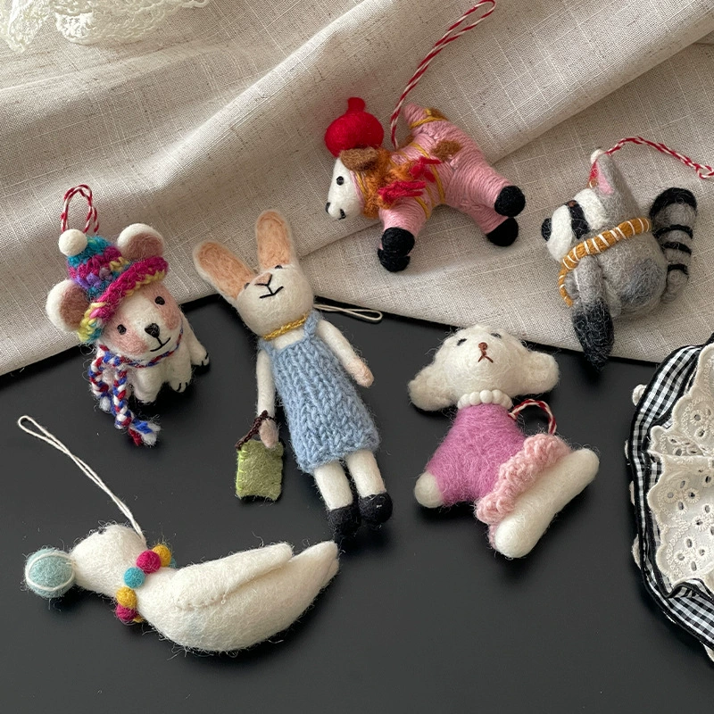 Объёмные игрушки-брелоки из шерсти: кролик собачка енот
