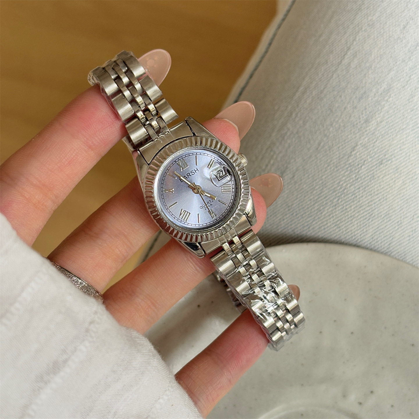 2025 nuevo reloj de registro azul cielo mujer de alta calidad temperamento de moda simple correa de acero para mujeres al por mayor image 1