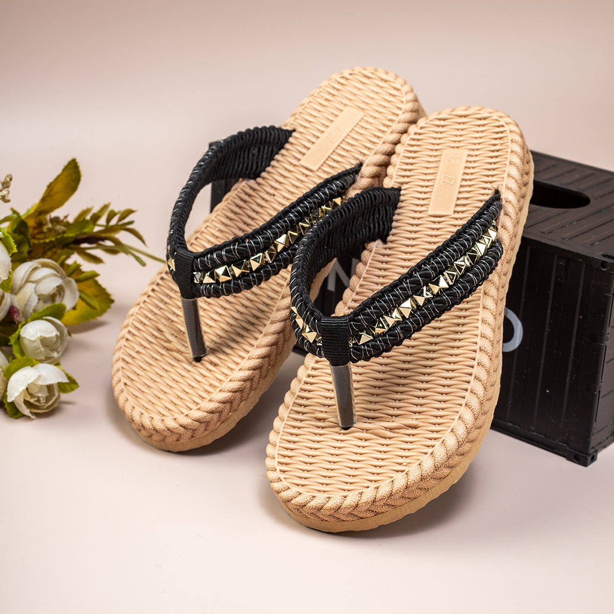 Zapatillas frías transfronterizas para niñas en verano de 2024 nuevas niñas europeas y estadounidenses de comercio exterior chinchillas de moda