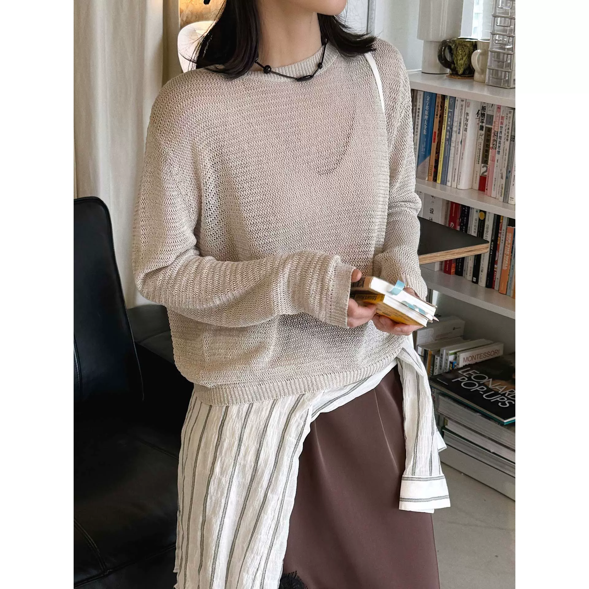 卢浮夏季新款日系慵懒感圆领镂空亚麻和纸钩织针织衫显瘦上衣女