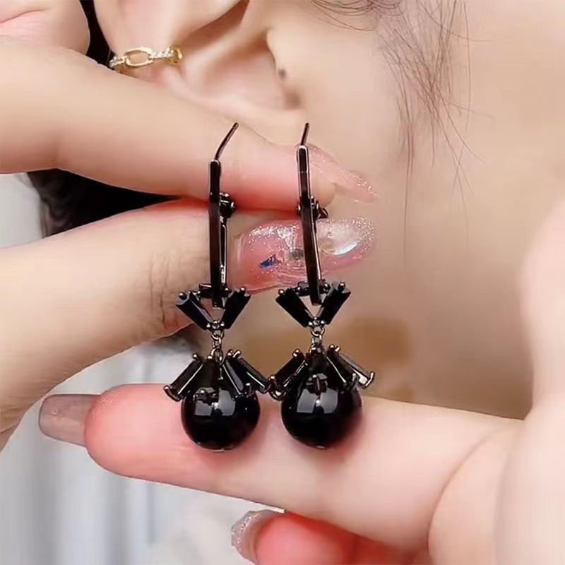 Retro Black High-End Bead Earrings, Feminine Fashion Earrings, Accessible Luxury Niche Design, Face-Slimming Earrings