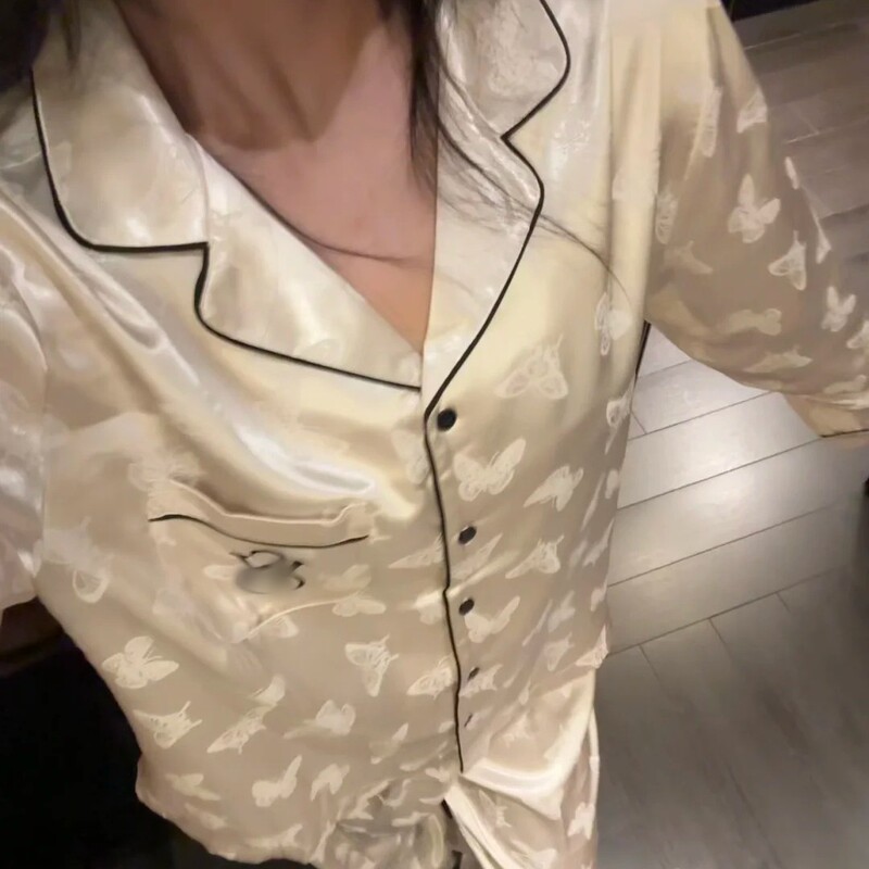 It's a Secret Long Sleeve Butterfly Water Glossy Silk Pajamas Correct Version It's a Secret Long Sleeve Butterfly Water Glossy Silk Pajamas Correct Version