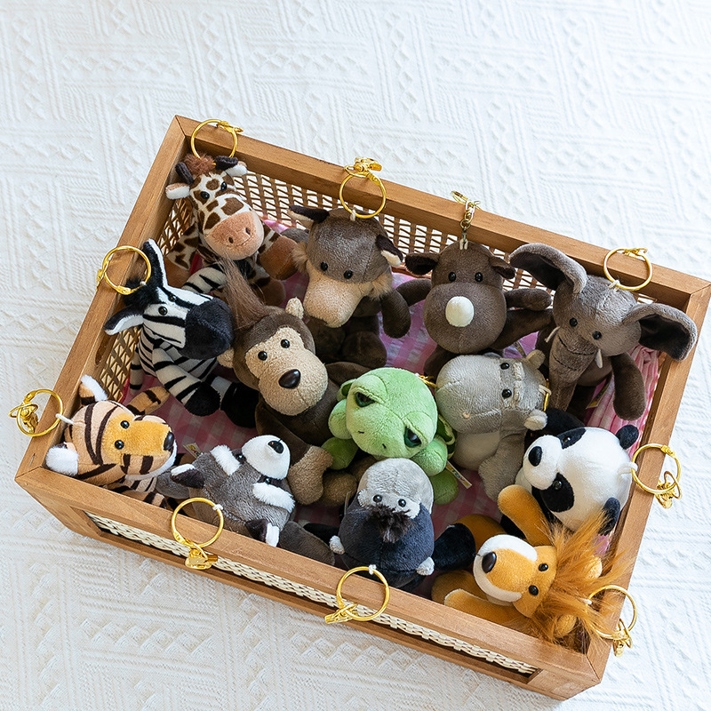 正規版JSQTOYSジャングル動物のぬいぐるみが可愛いキーホルダーに飾られています。|undefined