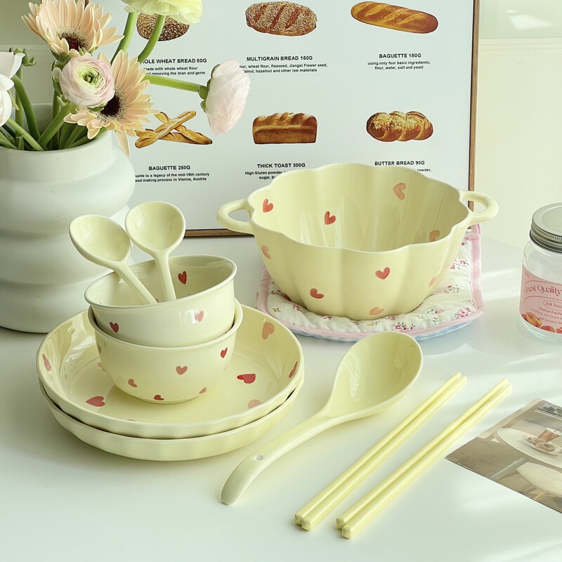 Cream-Style Heart-Shaped Bowl and Plate Set, Household Tableware, 2025 New Model, Fresh Ceramic Underglaze Color Bowlware, Bowls and Chopsticks Cream-Style Heart-Shaped Bowl and Plate Set, Household Tableware, 2025 New Model, Fresh Ceramic Underglaze Color Bowlware, Bowls and Chopsticks