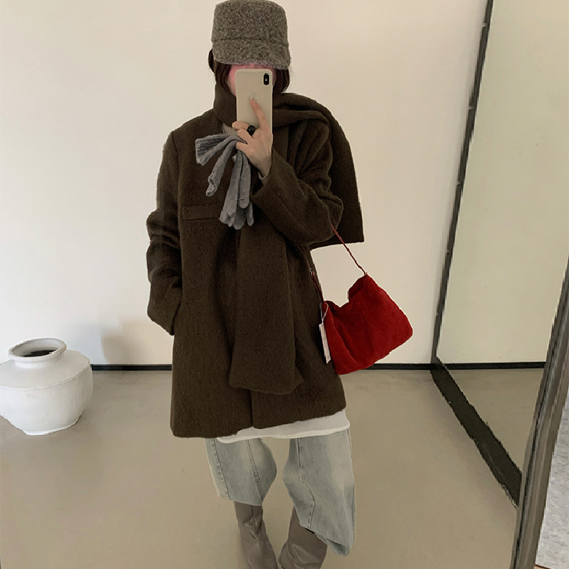 In-Stock 2025 Winter New Korean-Style High-End Elegant Slim-Fit Mid-Length Woolen Coat with Scarf for Women