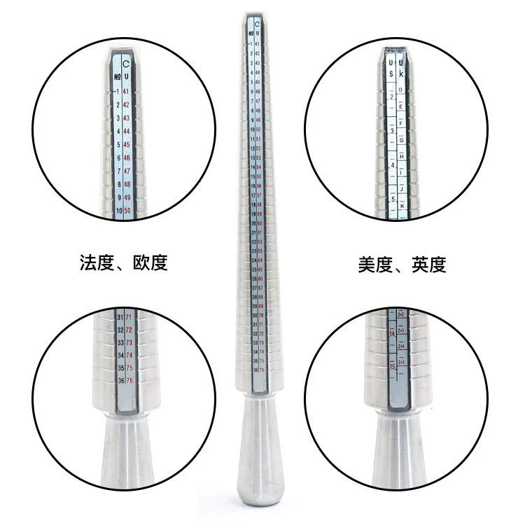 Измерение размера пальца с четырьмя кольцами