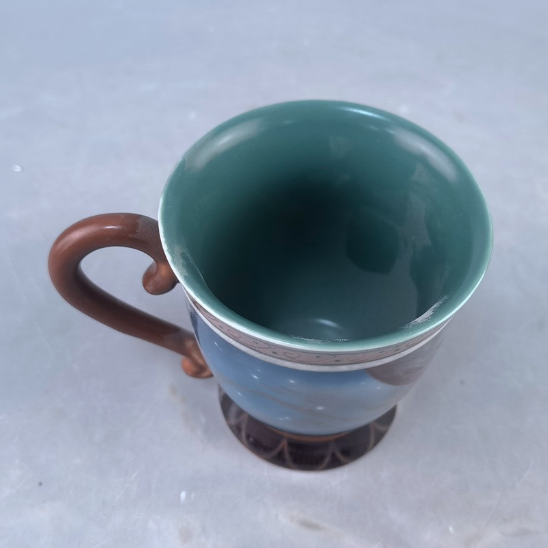 Taza de mariposa de cerámica retrógrada para niñas domésticas de alto valor facial, taza de café en forma de V, taza de pareja, regalo de mano