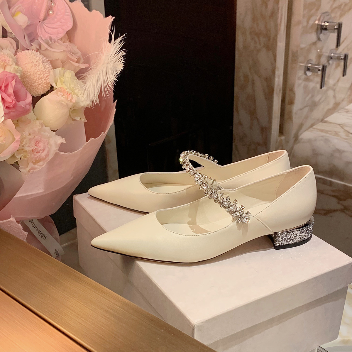 Versión de piel de oveja ~ Grape Ma con cuero francés de punta brillante de diamante zapatos Marijin zapatos de mujer de boca superficial