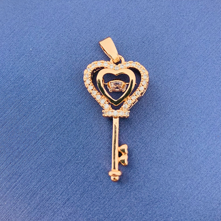 百種類のペンダントは心のままにファッションの経典を配合します。カップルの美しいペンダントは親友のアクセサリーを送ります。