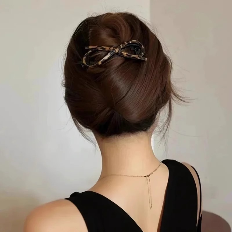 韓国のシンプルなツイストヘアクリップ、女性の後頭部のワンラインヘアクリップ、2025年の新しいスタイル、多用途のヘアクリップとヘッドバンド|undefined