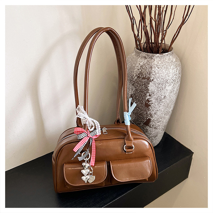 Yunzhen's same style Maillard commuter bag for women, Spring/Summer 2025, retro and versatile single-shoulder bag with large capacity undefined