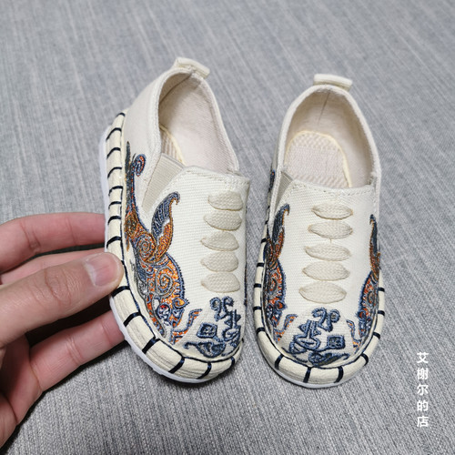 Chinese style boys' shoes retro low-top slip-on canvas shoes Yunnan Korean version anime girls breathable toddler shoes