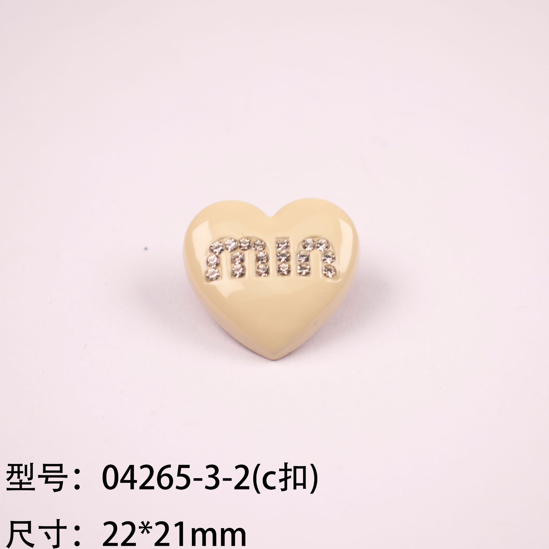 卸売り日韓柔らかい色の愛の小香風標のミュウミュウのアルファベットはダイヤモンドのdiy合金をつけて明るい漆を焼いて配合します。