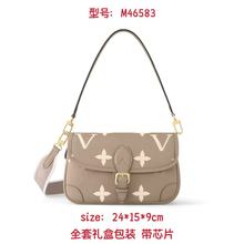 新款单肩包真皮压花斜挎包通勤减负法棍包大容量热销女包驴家高版