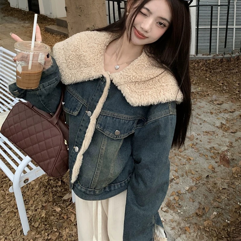 기모 두꺼운 데님 코트 여성의 가을 겨울 2024 새로운 한국 느슨한 디자인 감각 큰 옷깃 짧은 탑