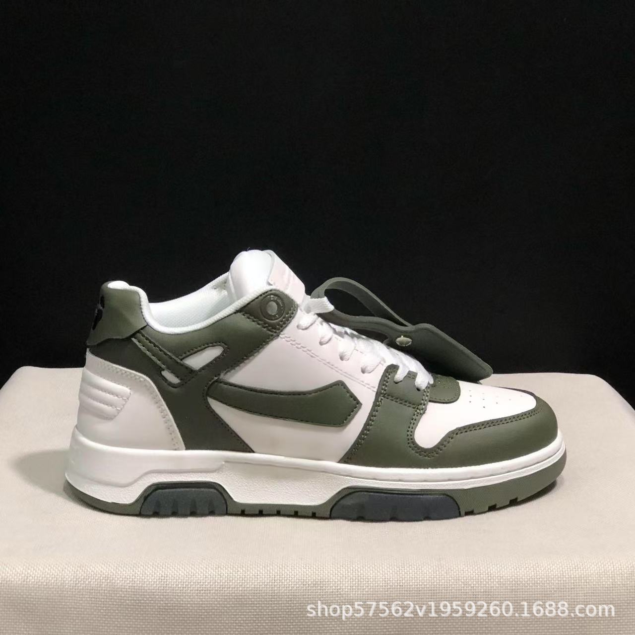 진한 녹색 흰색