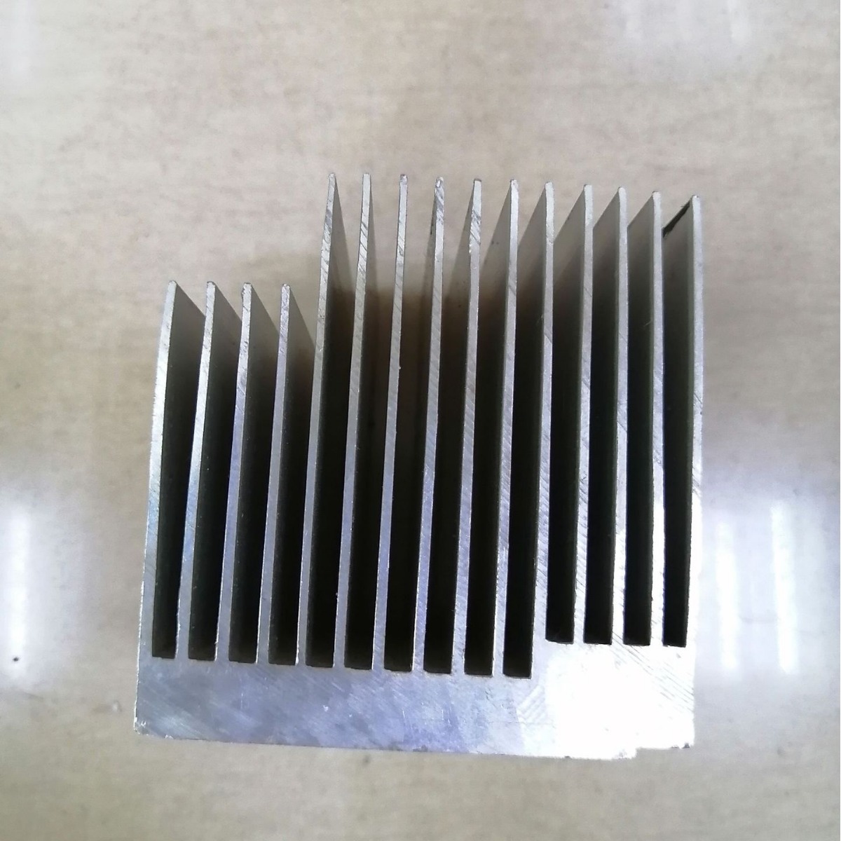厂家直供铝型材散热器插片高密齿大功率电子散热片铝型材挤压
