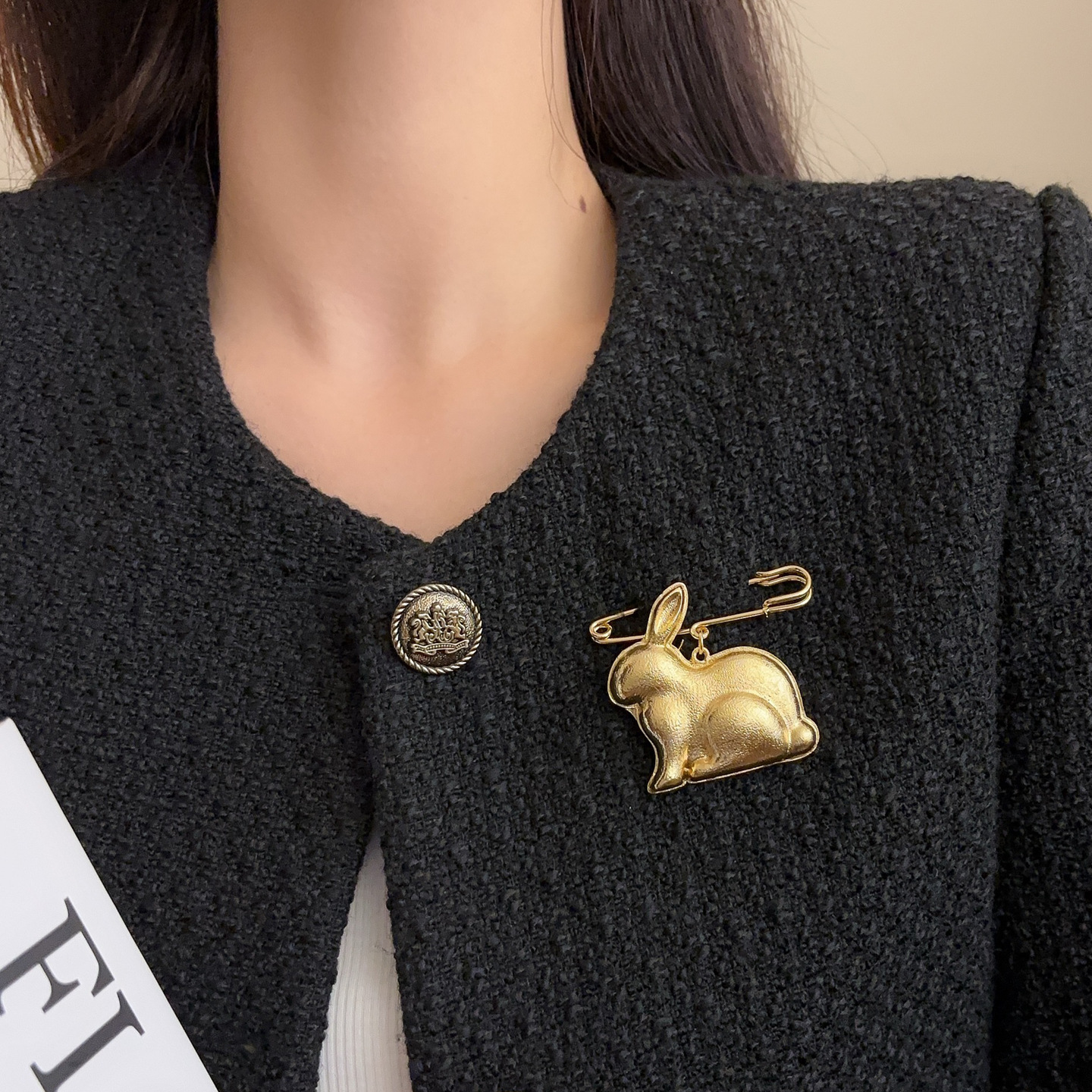 Niche Design Retro Enamel Rabbit Pendant Brooch Women's Accessible Luxury High-End Brooch Exquisite Corsage Accessories