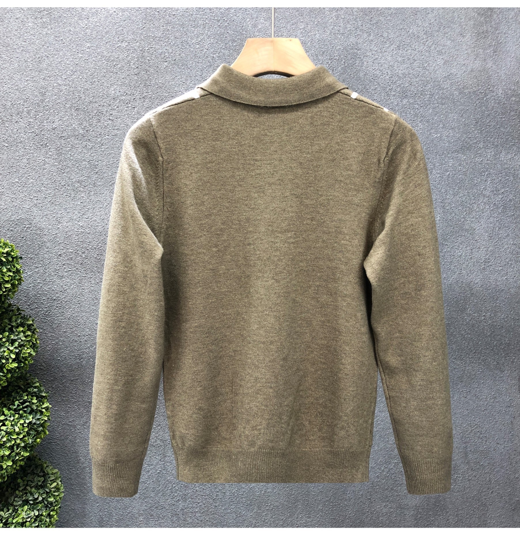 Maglione polo uomo slim fit con zip e design a righe_voghion.com