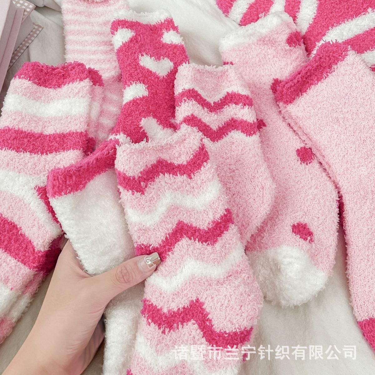 Calcetines de lana de coral sin pérdida de cabello Calcetines de piso de nicho rosa transfronterizo Calcetines de media lana de otoño e invierno para mujer Dormir en casa