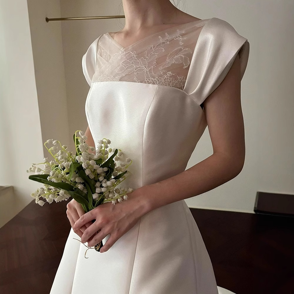 Korean-style White Light Wedding Dress 2026 New Model, Simple Satin With A Small Train, Suitable For Outings, Birthday_voghion.com
