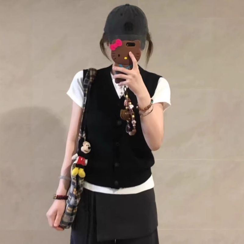 Korean-Style High-Intelligence Black Vest Knitwear for Women, Suitable for Spring and Summer Layering, Slim-Fit Cardigan, Sleeveless Top