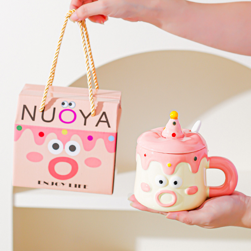Tazas de dibujos animados pintadas a mano con cubierta de cuchara pareja taza de agua extraña taza de regalo de emoticon casera taza de desayuno de leche