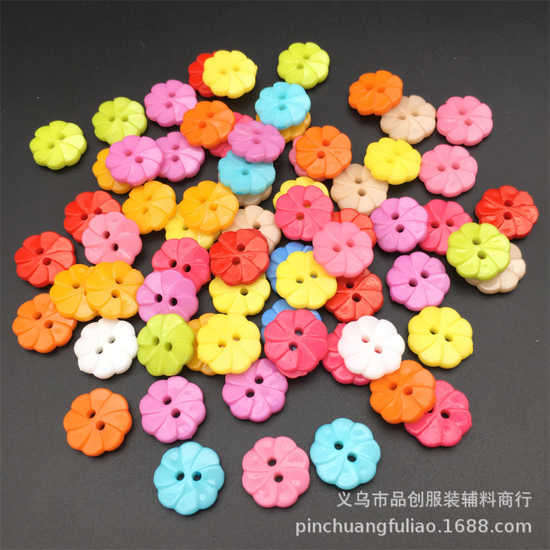 现货批发两眼塑料梅花形纽扣 儿童童装彩色扣子DIY制作卡通纽扣