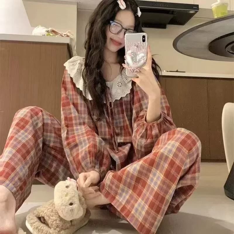 Популярный комплект домашней одежды для студенток: милые и нежные хлопковые пижамы с длинным рукавом и кружевом, идеальные для весны и осени.