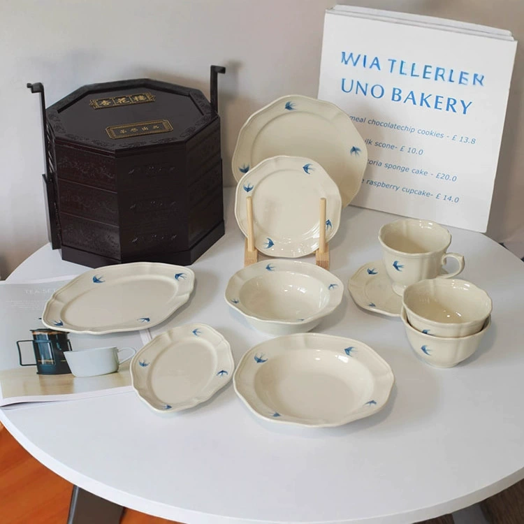 Тарелка для Ласточки с тиснением в японском стиле Простой свежий десерт Летающая птица Dim Pad Оригинальная бежевая Бытовая Маленькая плоская тарелка