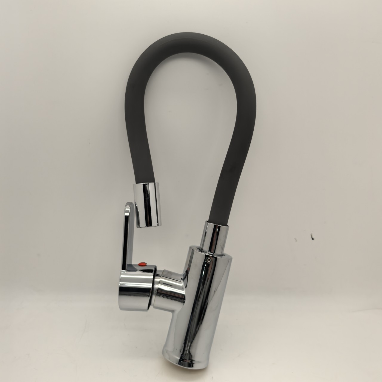 跨境电商圆三通彩色万向管冷热旋转菜盆水龙头