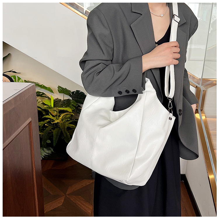 Cross-border large-capacity women's 2024 new style fashionable retro single-shoulder crossbody bag, trendy and simple commuter tote bag undefined